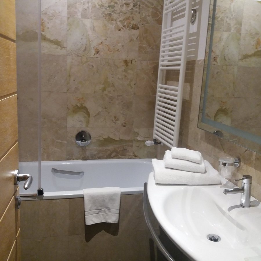 Hotel Argentina — Bathroom