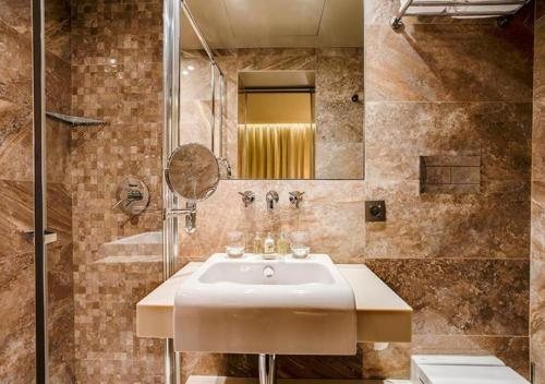 Hotel Armoni — Bathroom