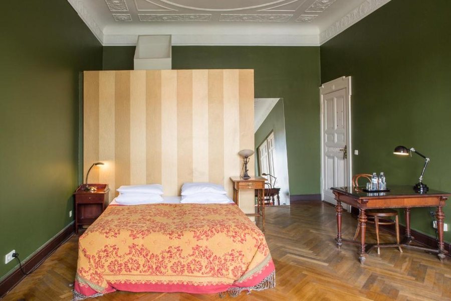 Hotel Art Nouveau — Guest room