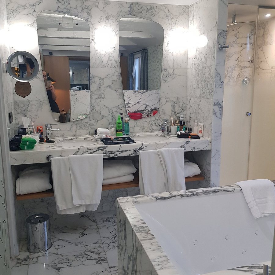 Hotel Artus — Bathroom