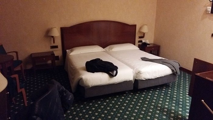 Hotel Ascot — Guest room