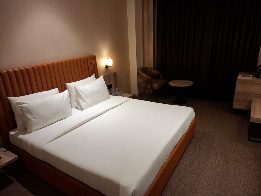 Hotel Aster Inn — Guest room