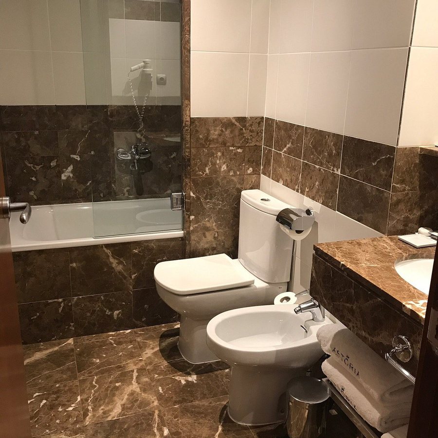 Hotel Astoria Barcelona Catalonia — Bathroom