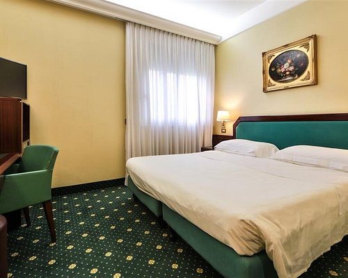 Hotel Astoria Sure Hotel Collection by Best Western — Guest room