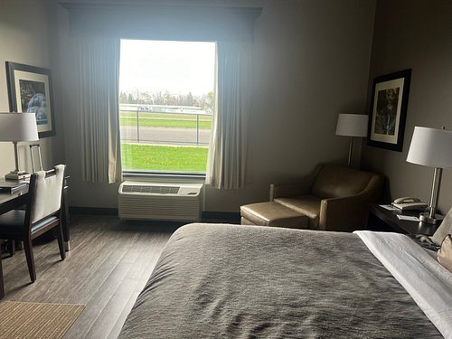Hotel At Batavia Downs — Guest room