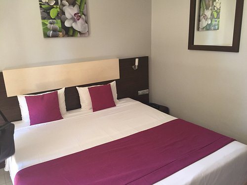 Hotel Atlantis — Guest room