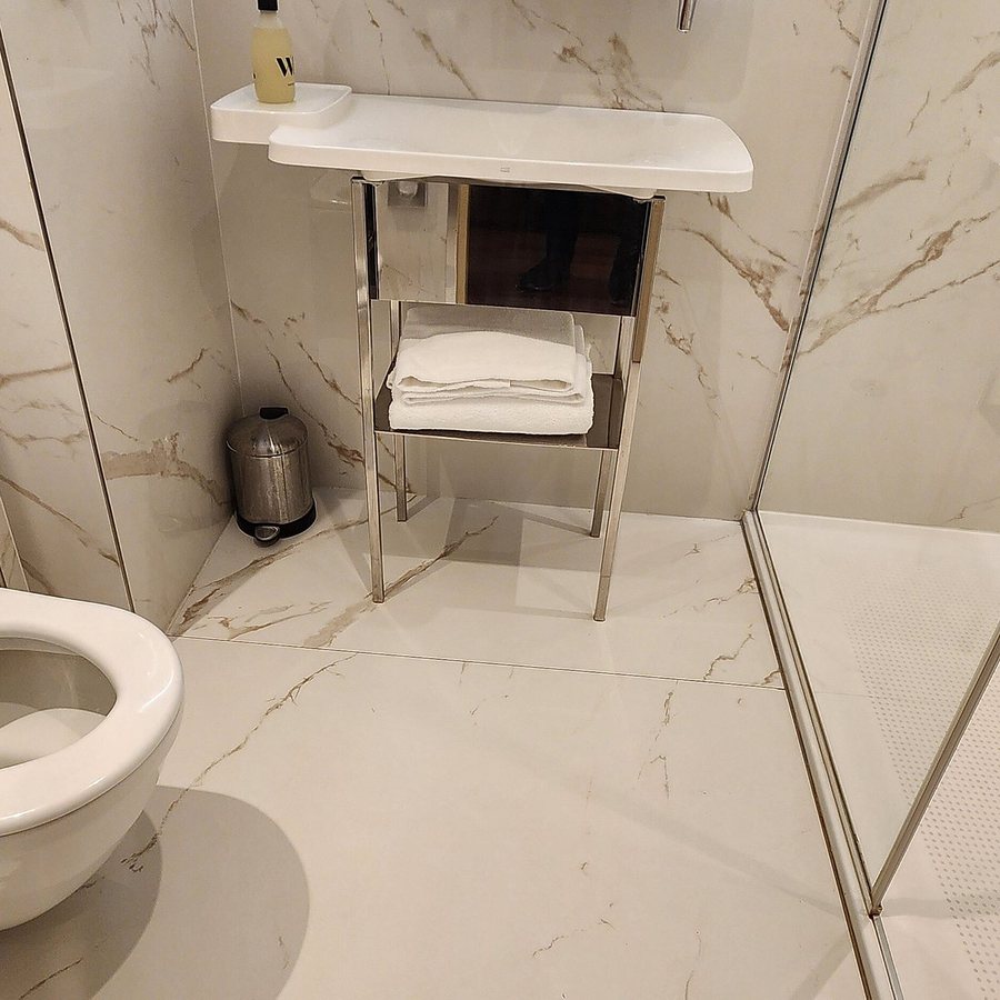 Hotel Atmospheres — Bathroom