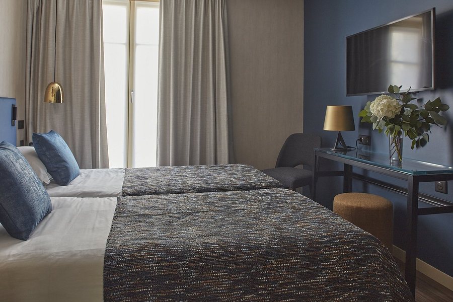 Hotel Atmospheres — Guest room