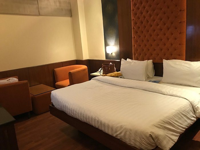 Hotel Aura — Guest room