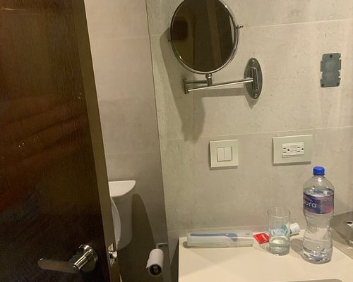 Hotel Avani Cancun Airport — Bathroom