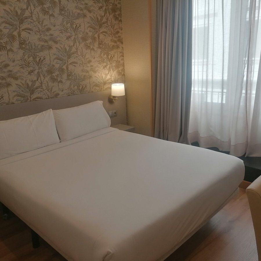 Hotel Avenida Gran Via — Guest room