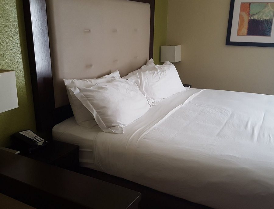 Hotel Avyan — Guest room