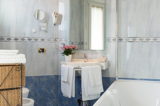 Hotel Bahama — Bathroom