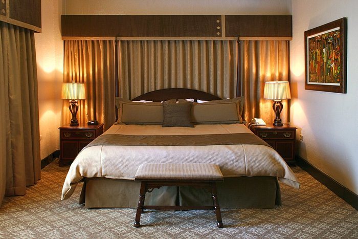 Hotel Baker — Guest room