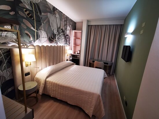 Hotel Balcony — Guest room