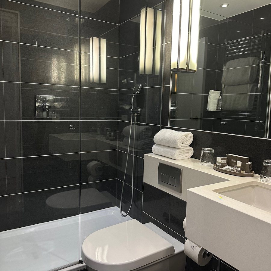 Hotel Balmoral — Bathroom