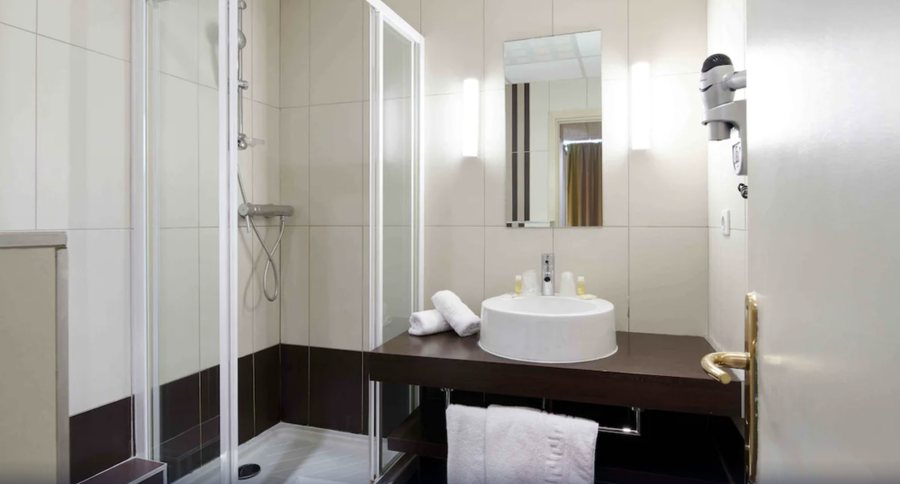 Hotel Balmoral Vacances Bleues — Bathroom