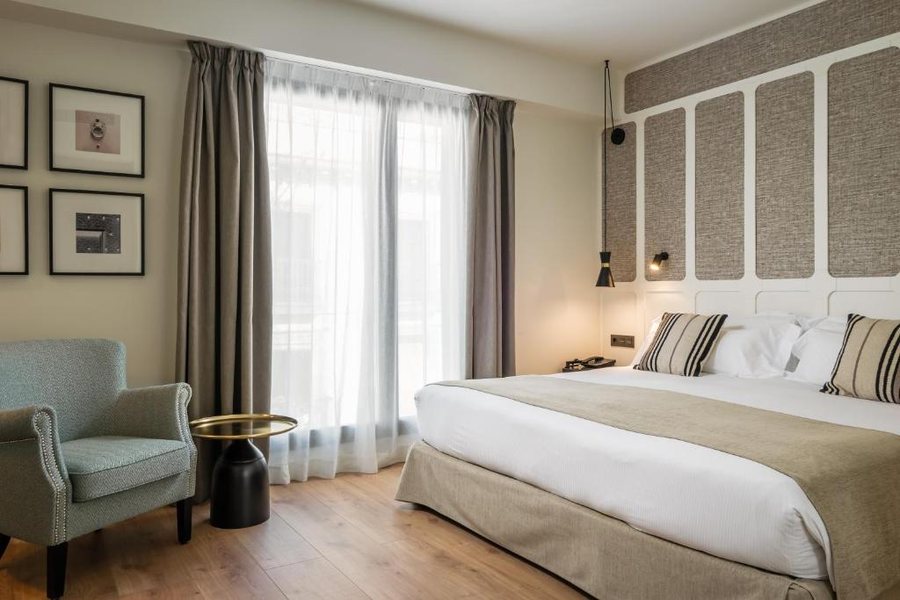Hotel Barcelona Catedral — Guest room
