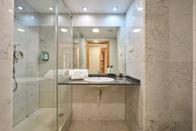 Hotel Barcelona Condal Mar Affiliated By Melia Barcelona Catalonia — Bathroom