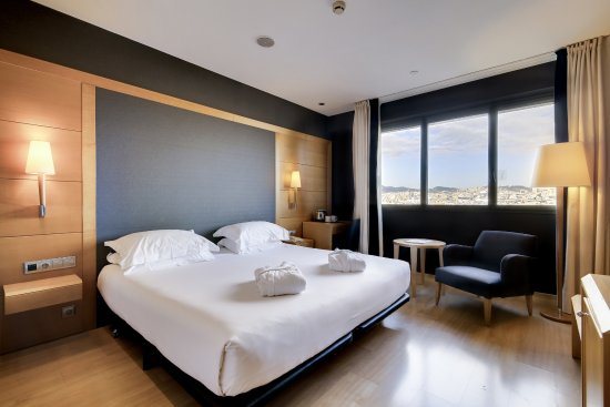 Hotel Barcelona Universal — Guest room
