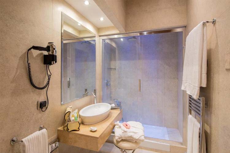 Hotel Barocco Rome Lazio — Bathroom