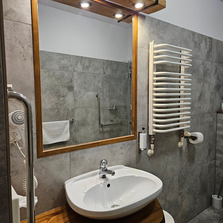 Hotel Batory — Bathroom