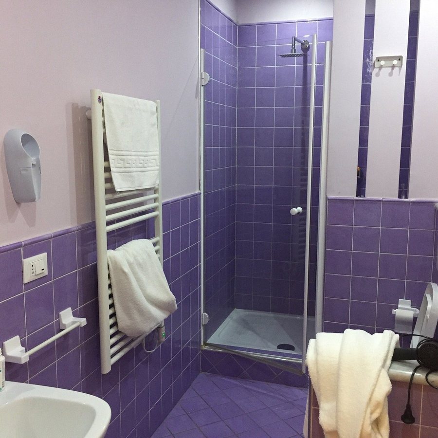 Hotel Beatrice — Bathroom