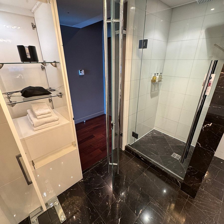 Hotel Beaux Arts Autograph Collection — Bathroom