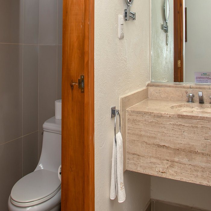 Hotel Bedford — Bathroom