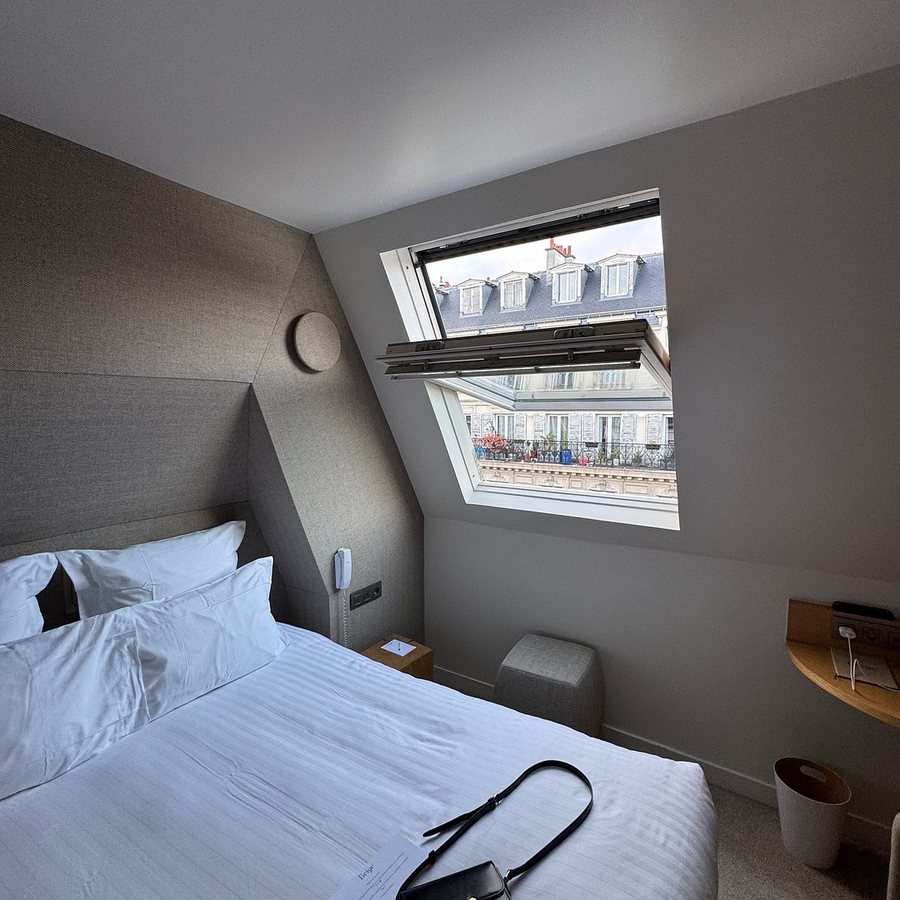 Hotel Beige — Guest room