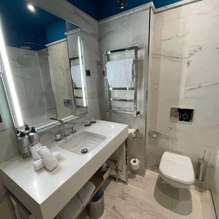 Hotel Bel Ami — Bathroom