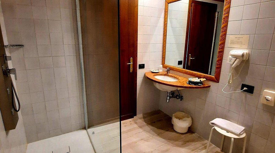 Hotel BellaVista — Bathroom