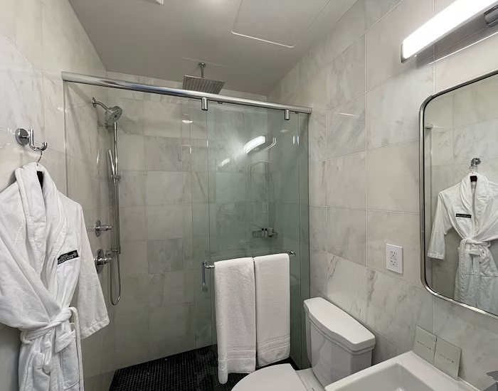 Hotel Belleclaire — Bathroom