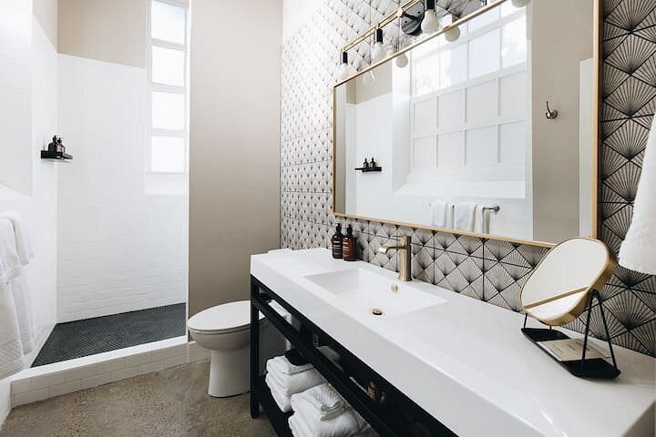 Hotel Bellwether — Bathroom