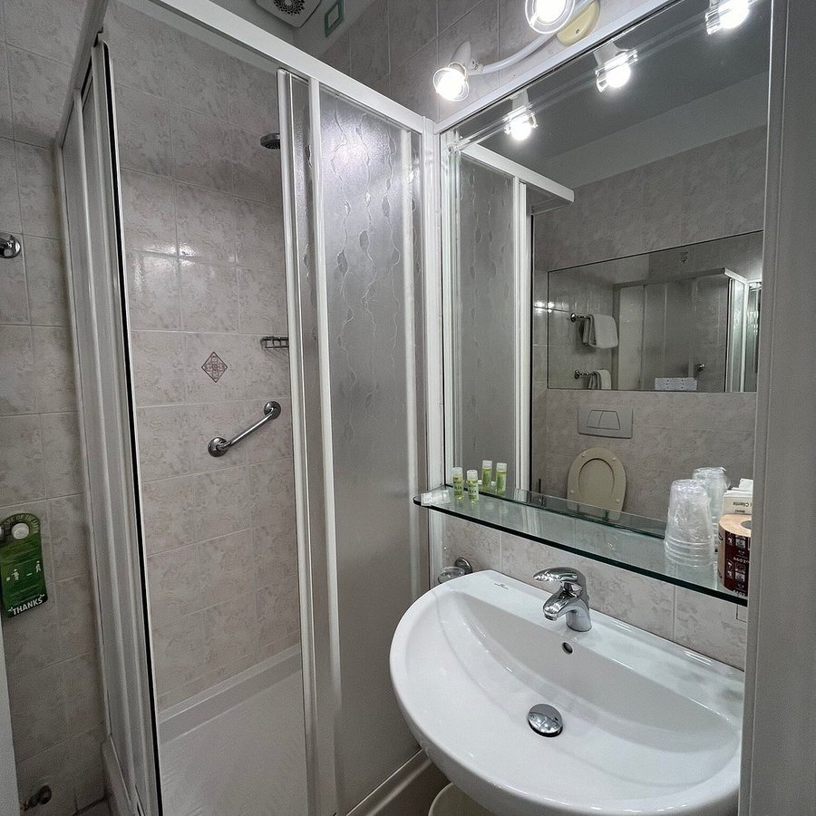 Hotel Belsoggiorno — Bathroom