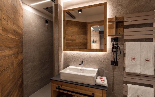 Hotel Belvedere — Bathroom