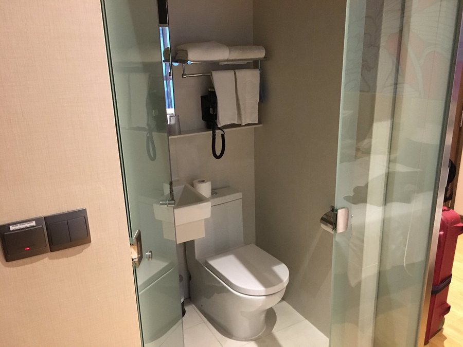 Hotel Bencoolen Hong Kong Street — Bathroom