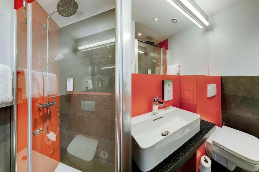 Hotel Berlin Mitte by Campanile — Bathroom