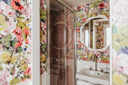Hotel Bienvenue — Bathroom