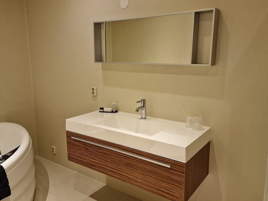 Hotel Bij Hen Op Ameland — Bathroom