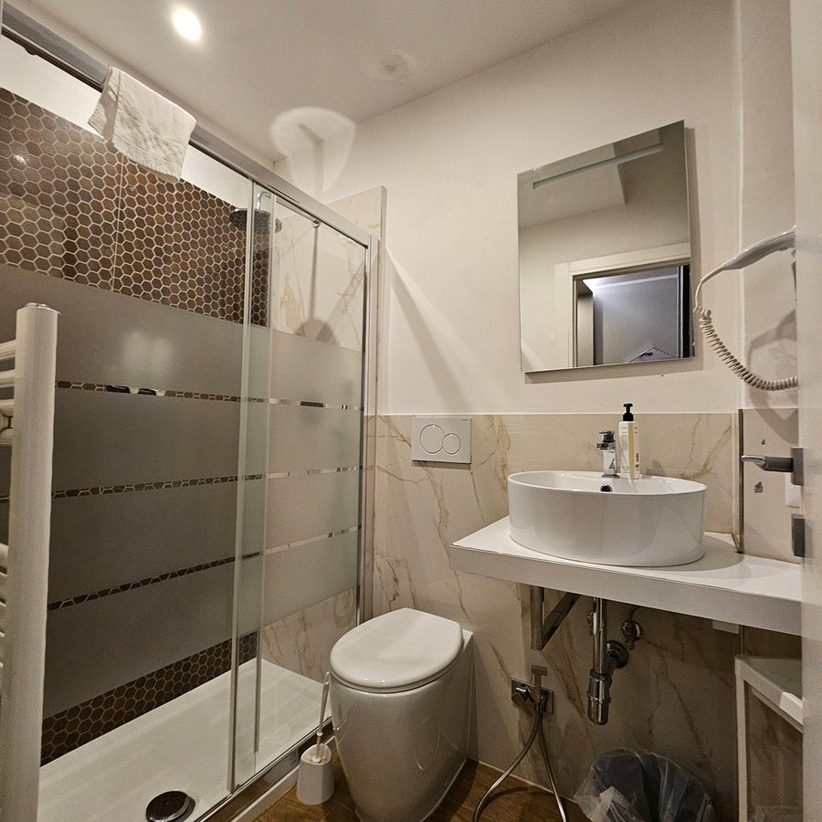Hotel Bijou Roof Terrace — Bathroom