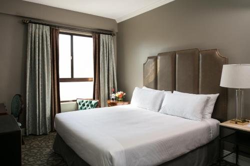 Hotel Bijou — Guest room