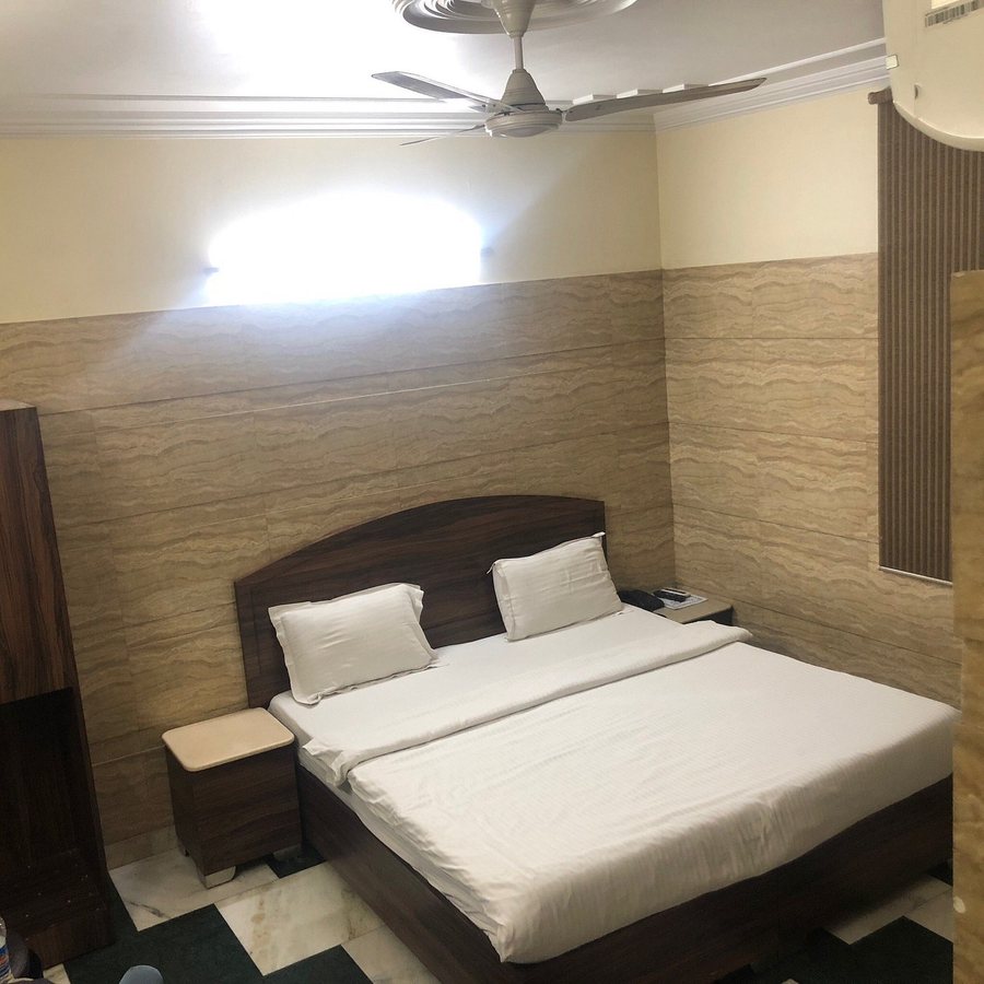 Hotel Bill Palace — Guest room