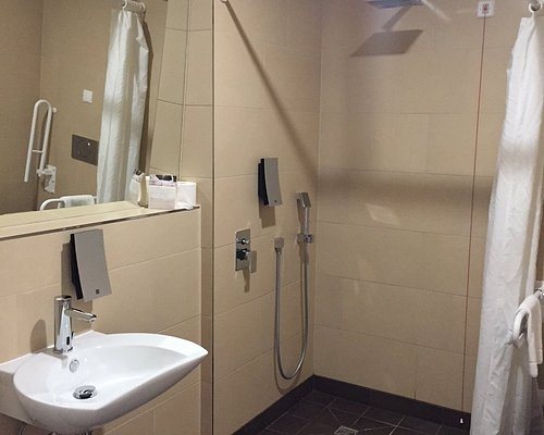 Hotel Birgit — Bathroom