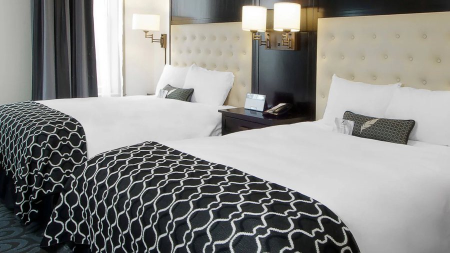 Hotel Blackhawk Autograph Collection — Guest room