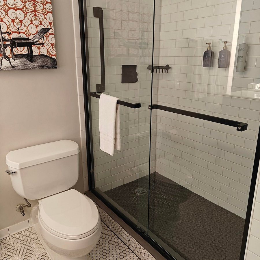 Hotel Blake — Bathroom