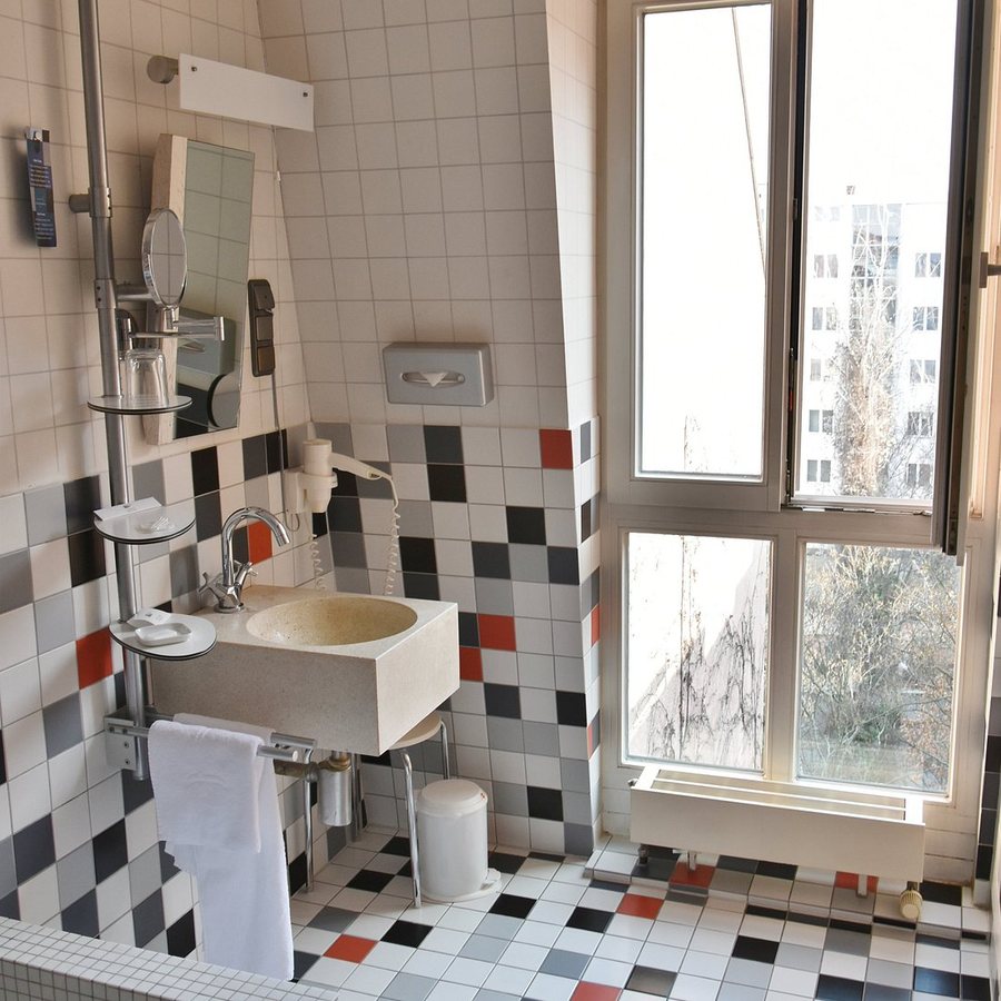 Hotel Bleibtreu Berlin by Golden Tulip — Bathroom