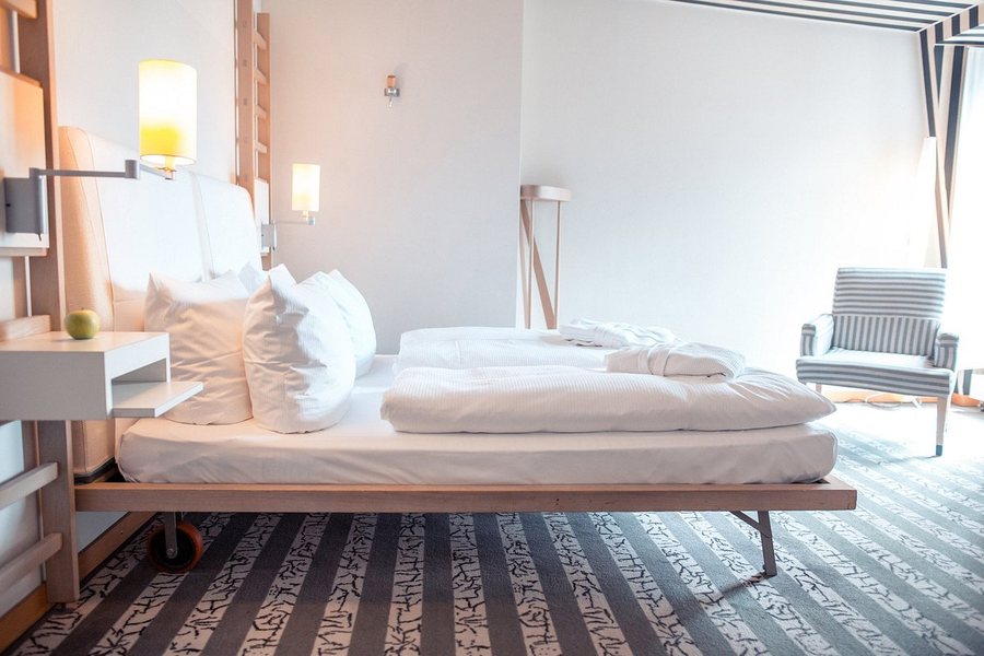 Hotel Bleibtreu Berlin by Golden Tulip — Guest room