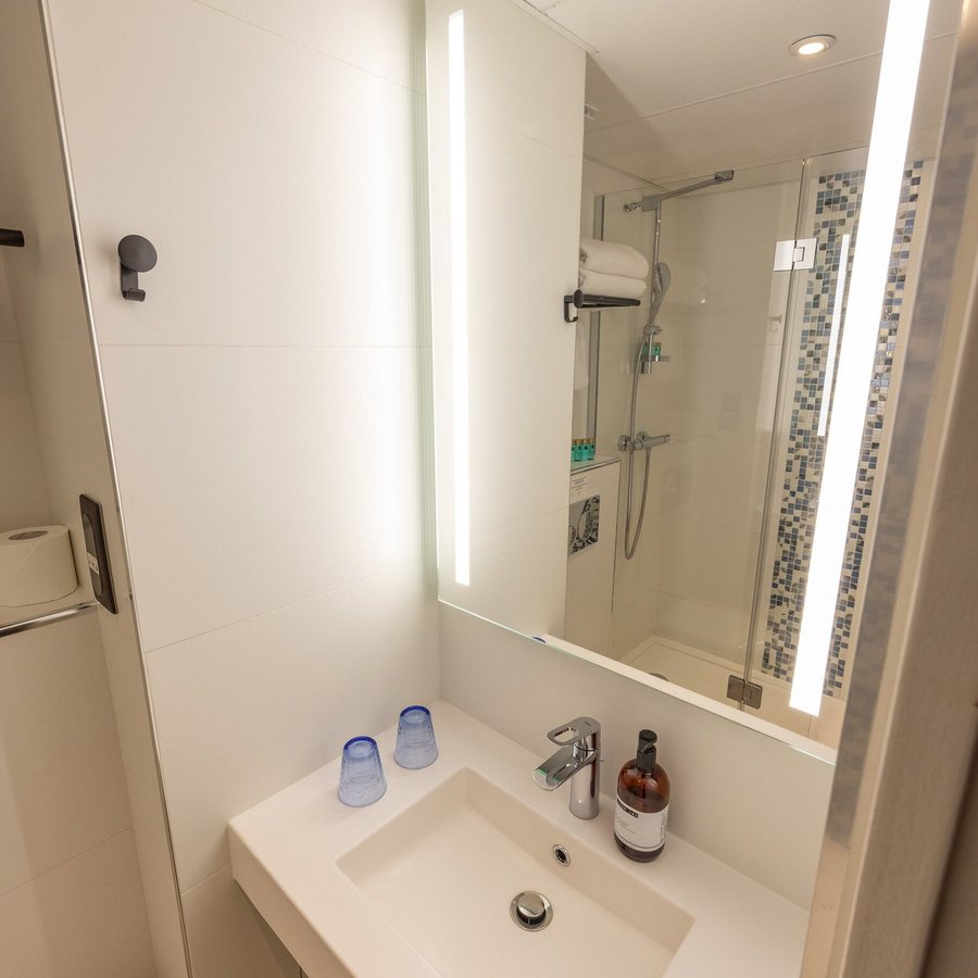 Hotel Bleu de Grenelle — Bathroom