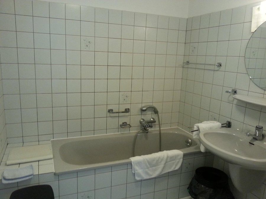 Hotel Bloemendal — Bathroom